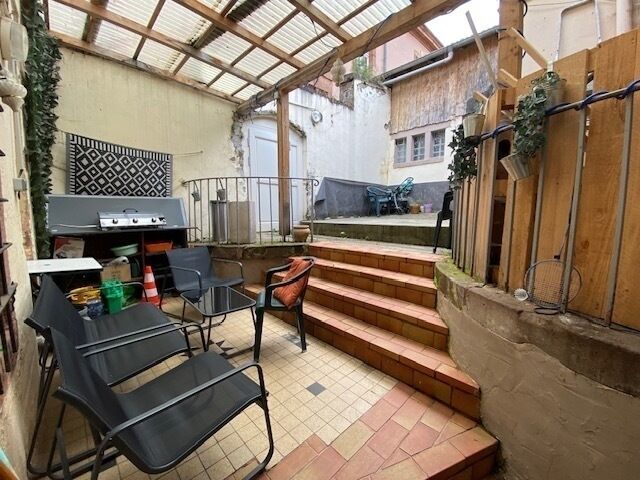 Ensemble immobilier, 1 local commercial et 2 appartements.  - Terrasse derras