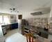 Ensemble immobilier, 1 local commercial et 2 appartements.  - Cuisine derras5