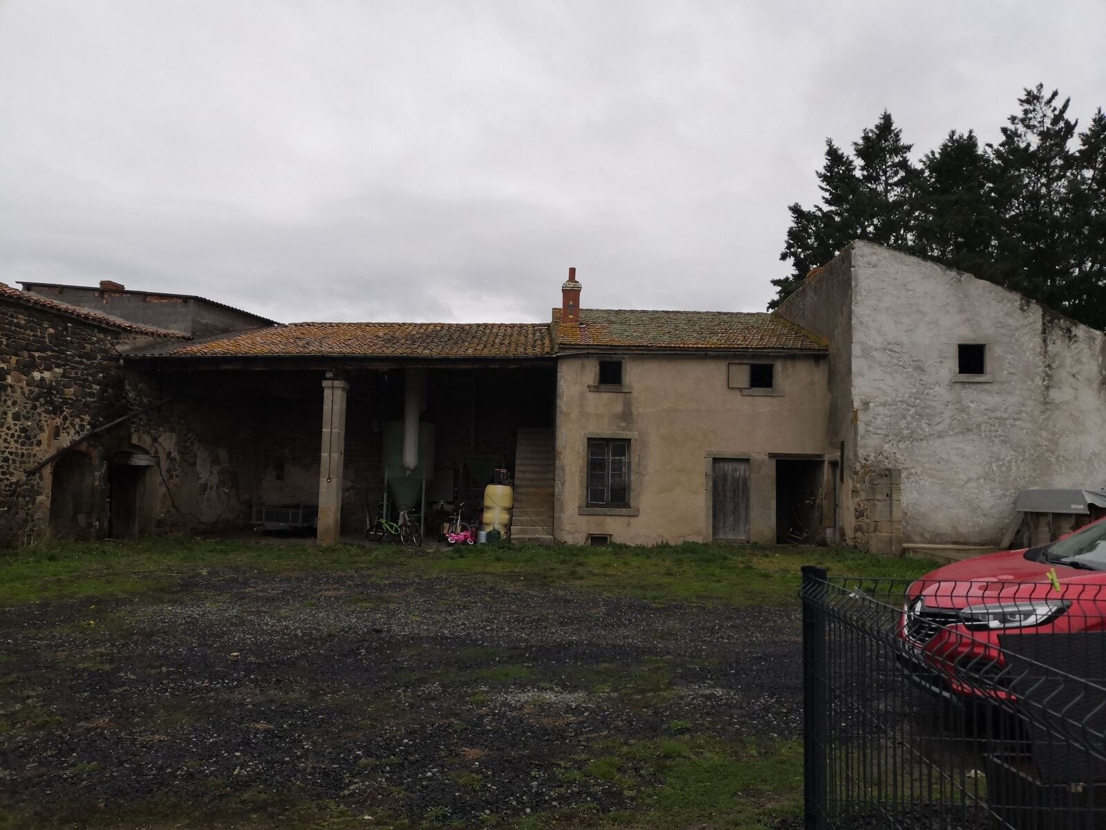 Ferme Château, dépendances et maison individuelle rénovée - Img 20240309 153655