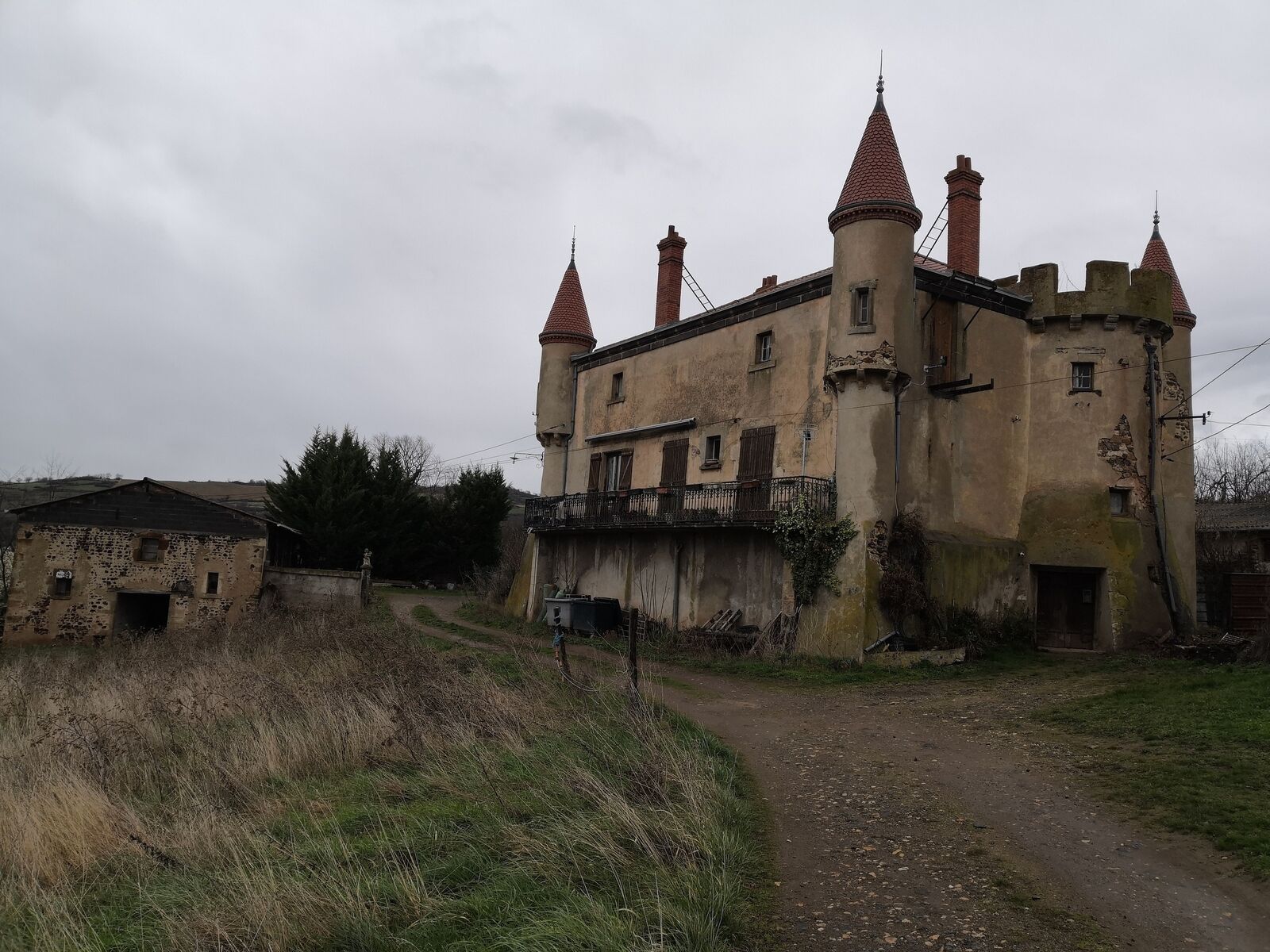 Ferme Château, dépendances et maison individuelle rénovée - Img 20240309 153611