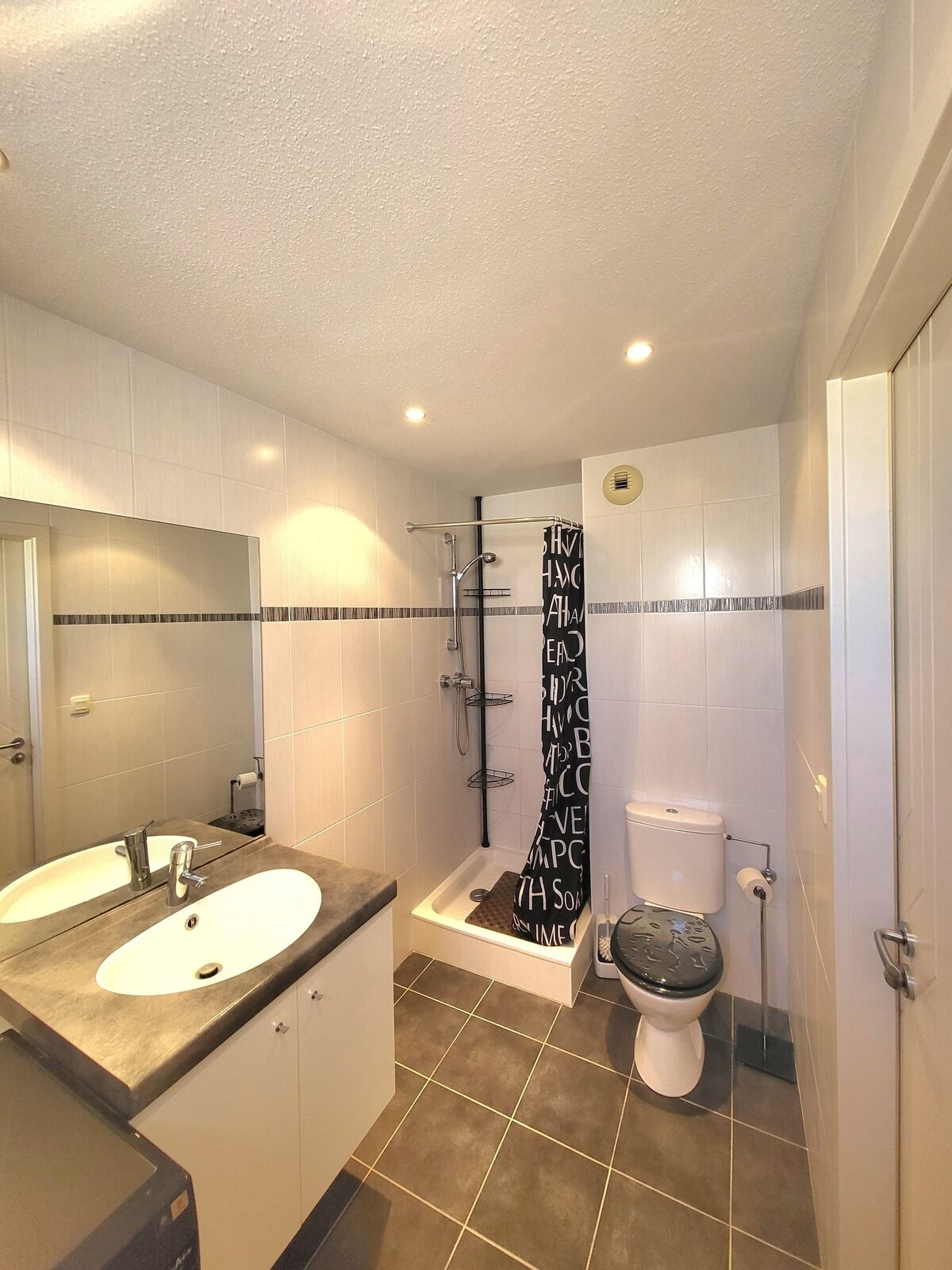 Appartement 2 pièces avec terrasse et garage - 1000048799