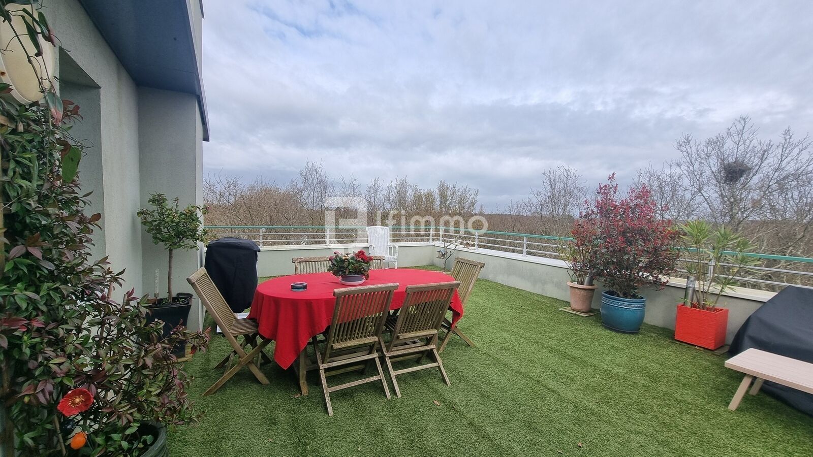 Rooftop 3 pièces de 72 m² , avec terrasse de 96m² à St Nazaire - 20250322 120329