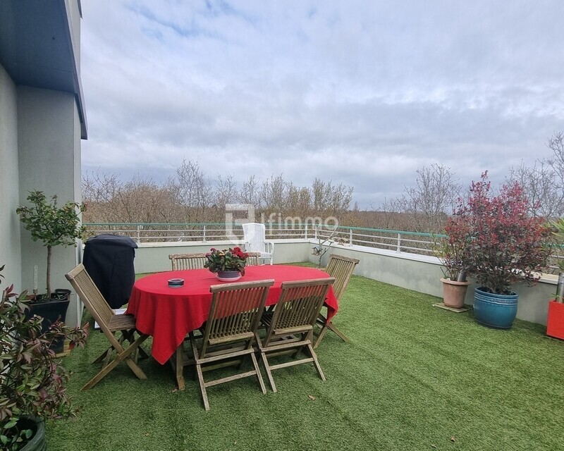 Rooftop 3 pièces de 72 m² , avec terrasse de 96m² à St Nazaire - 20250322 120329