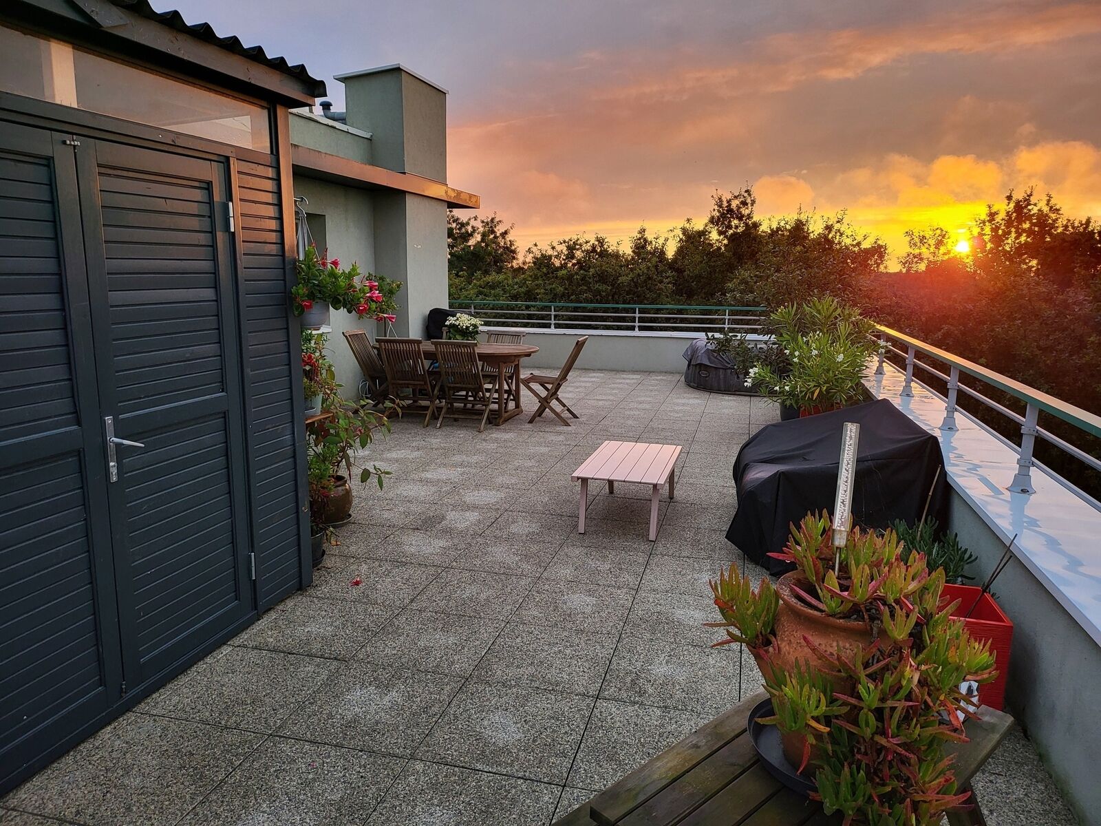 Rooftop 3 pièces de 72 m² , avec terrasse de 96m² à St Nazaire - 20240726 213453