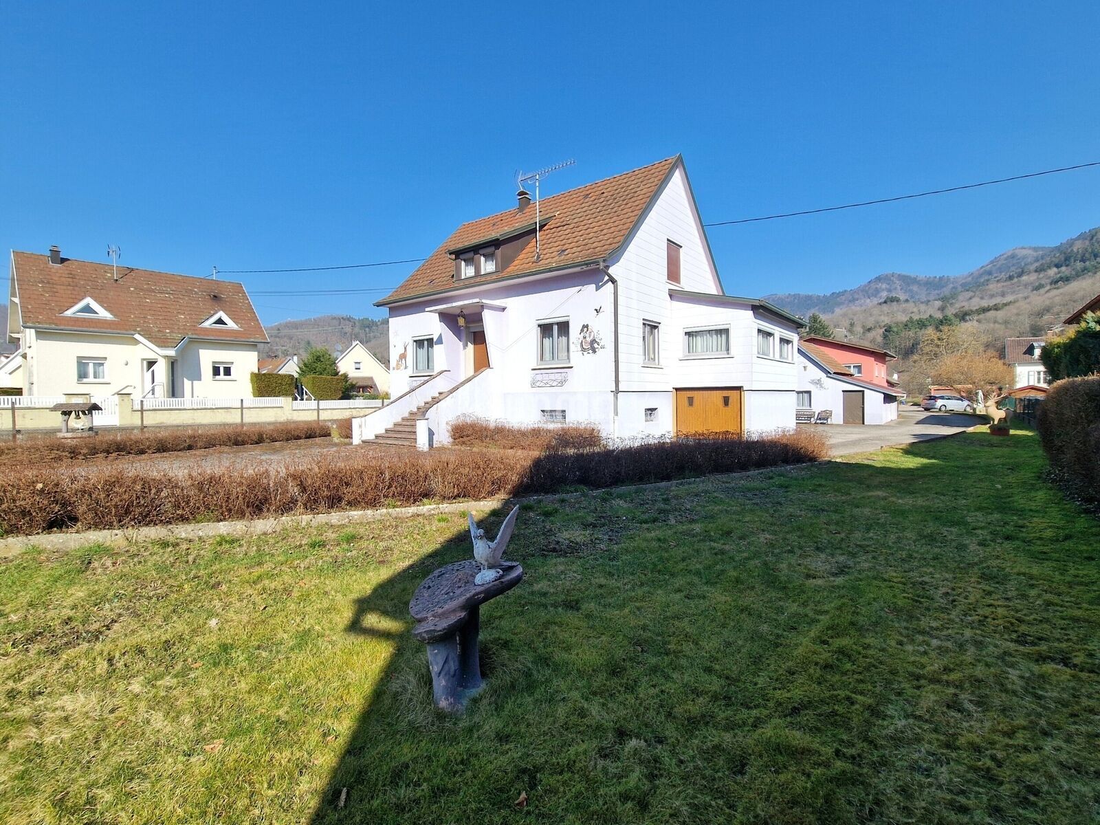 Maison avec grand jardin et piscine à prix attractif ! - 03