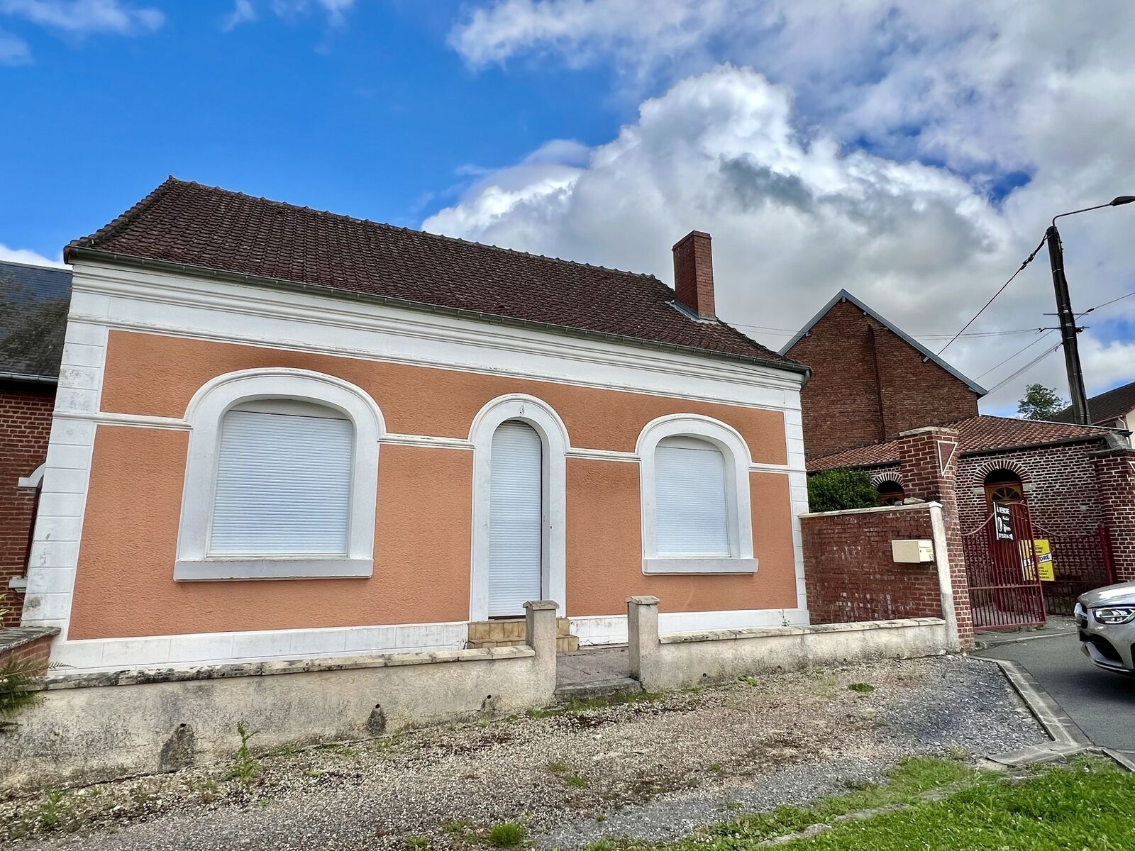 Maison et ses hangars - Img 6354