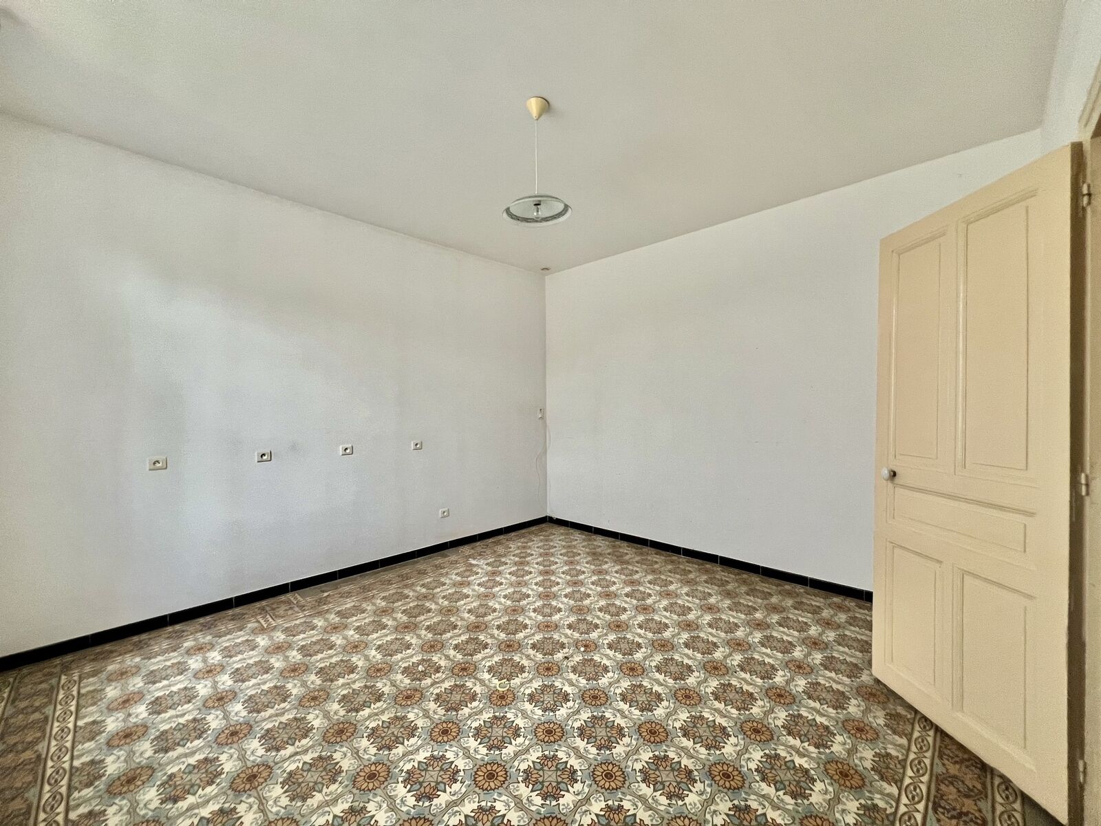 Maison et ses hangars - Img 7808