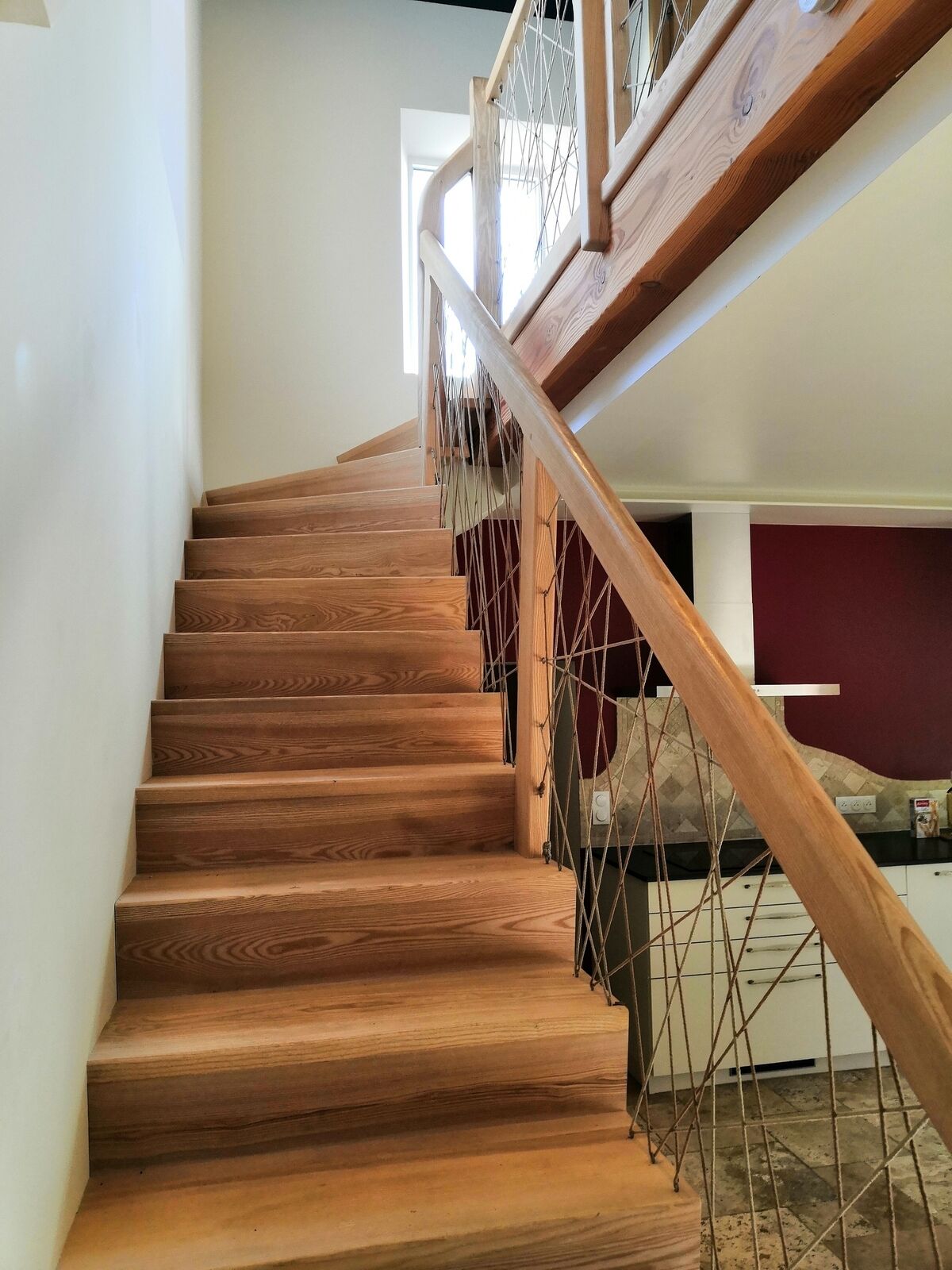 Maison fin 19e entièrement restaurée - Belle signature pour cet escalier fait de cordages entrelacés