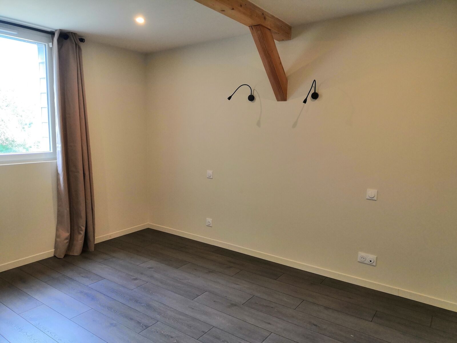 Maison fin 19e entièrement restaurée - Chambre 1 au rez-de-chaussée