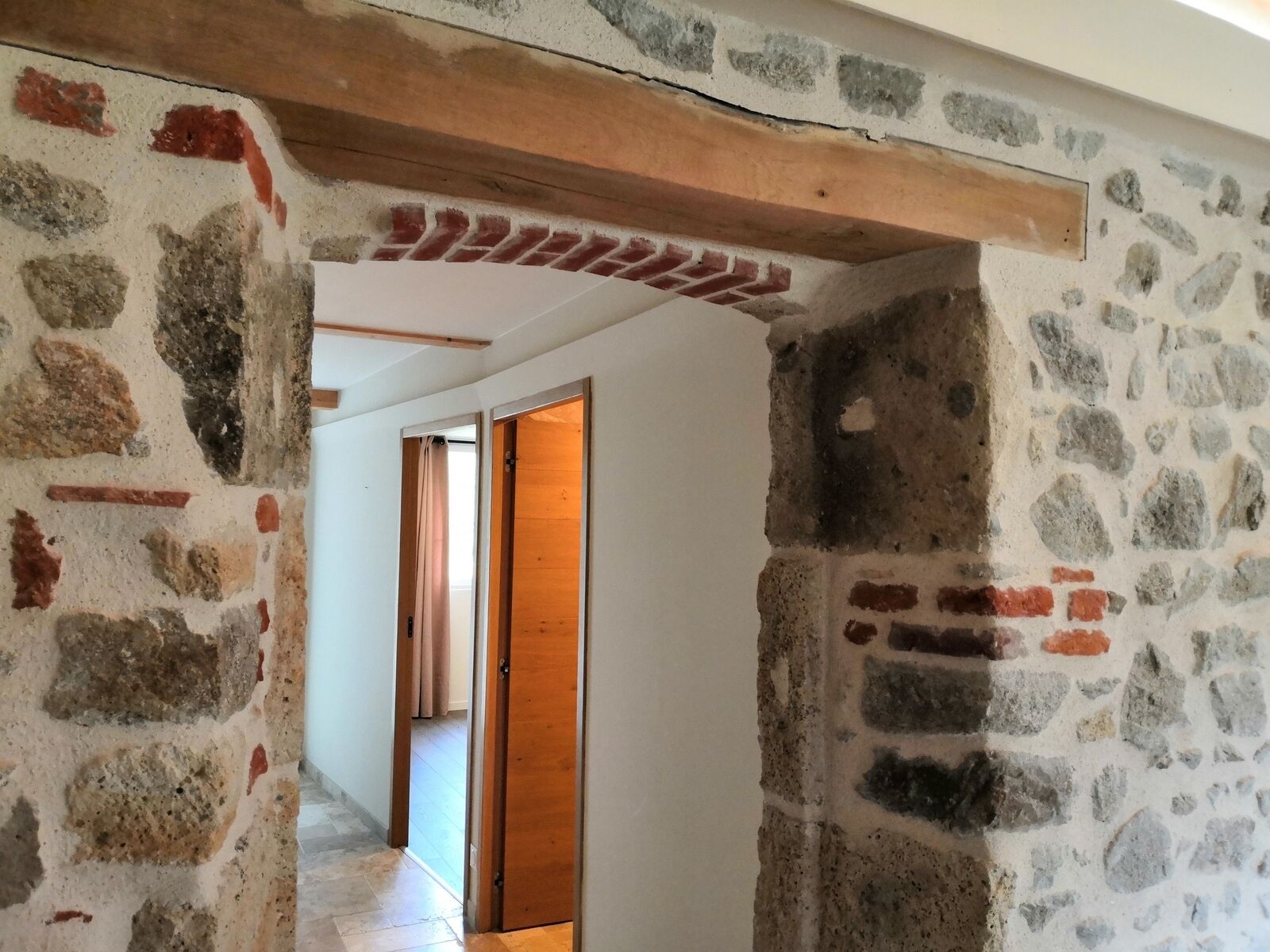 Maison fin 19e entièrement restaurée - Beau travail de conservation des matériaux anciens