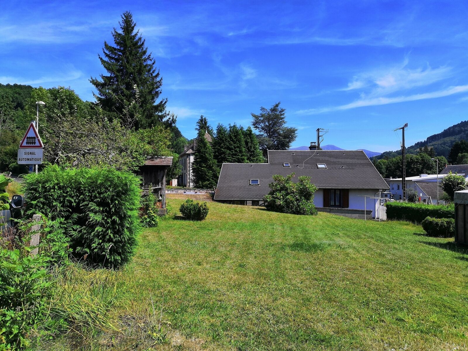 Ancienne maison de Garde Barrière - Vue du fond du jardin, c'est une vraie montagnarde