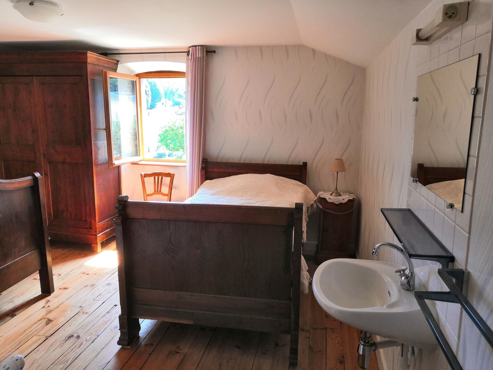 Ancienne maison de Garde Barrière - Et avec un point d'eau...