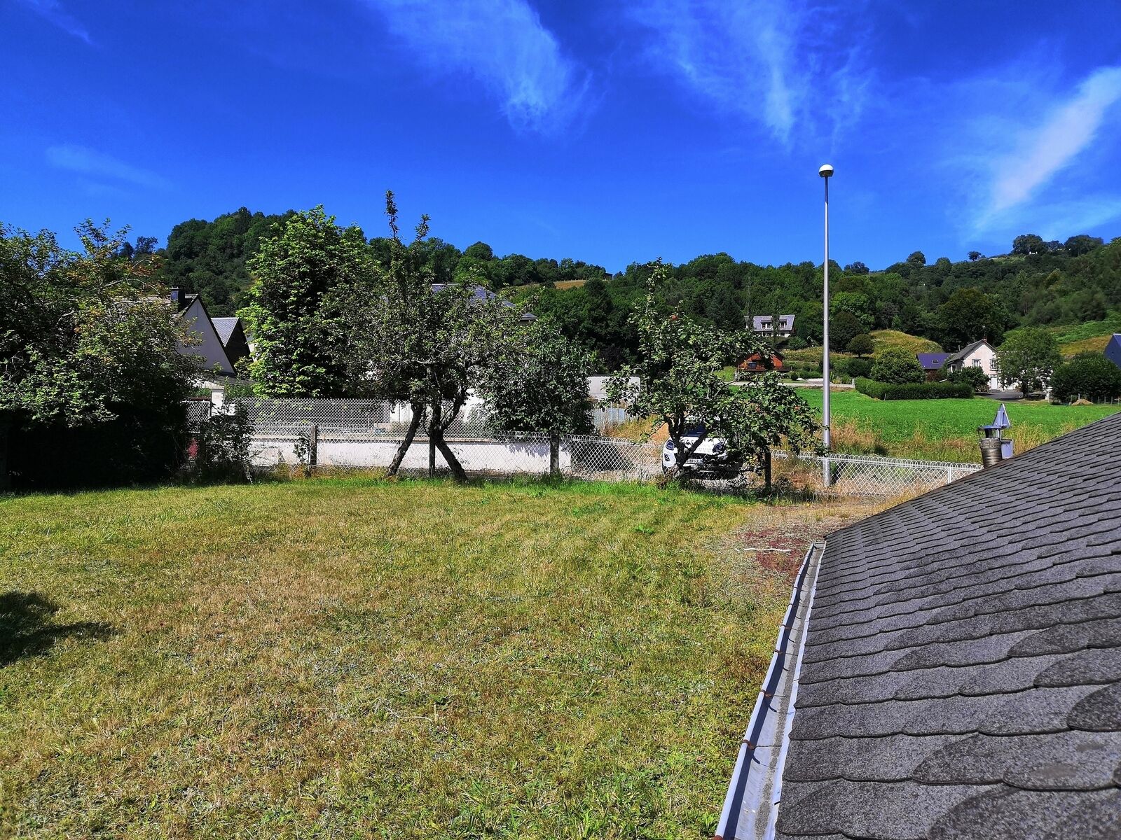 Ancienne maison de Garde Barrière - Vue sur le voisinage... et quelques arbres fruitiers anciens