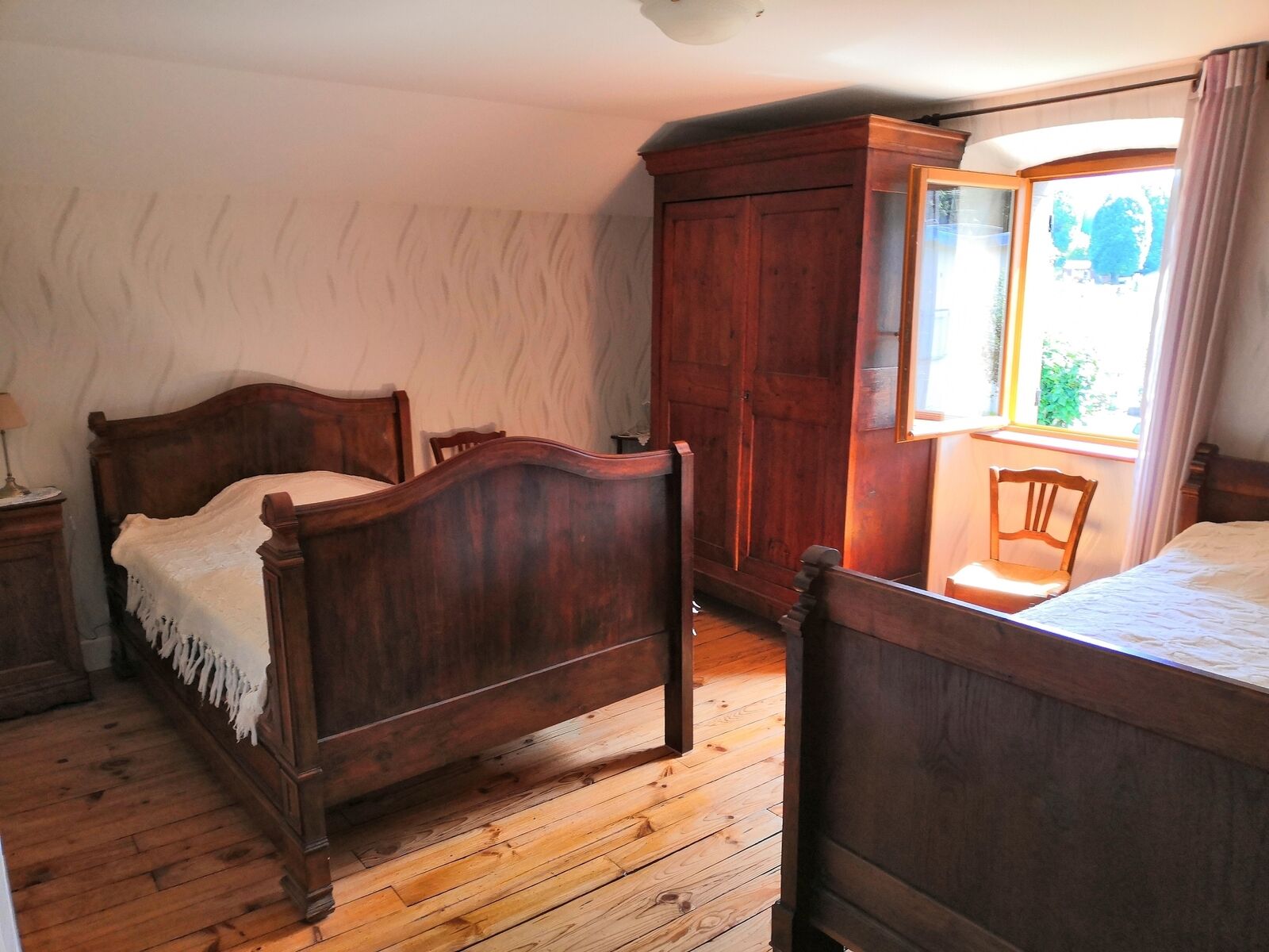 Ancienne maison de Garde Barrière - Chambre 2 de 17,67 m2 avec 2 lits et beaucoup de place...