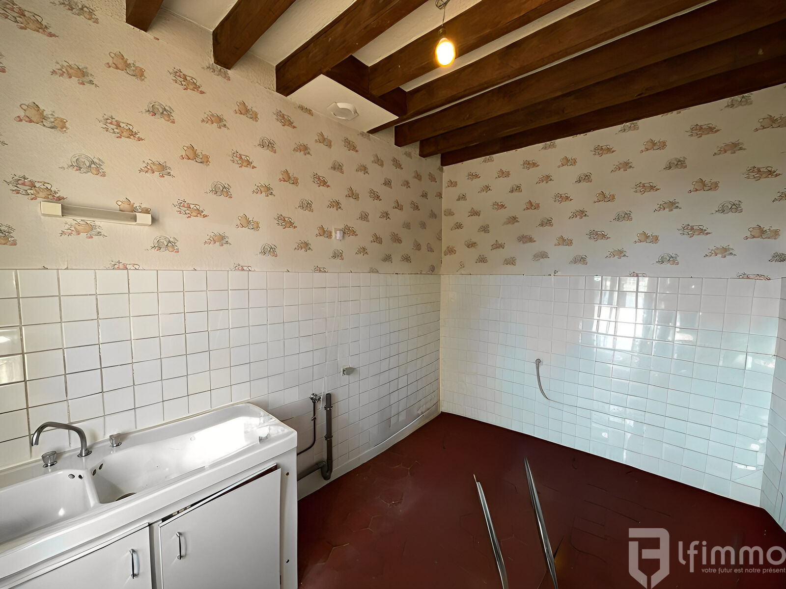 Jolie Maison pleine de charme à rénover  à Sours - Img 2447 - furniture removed - 0