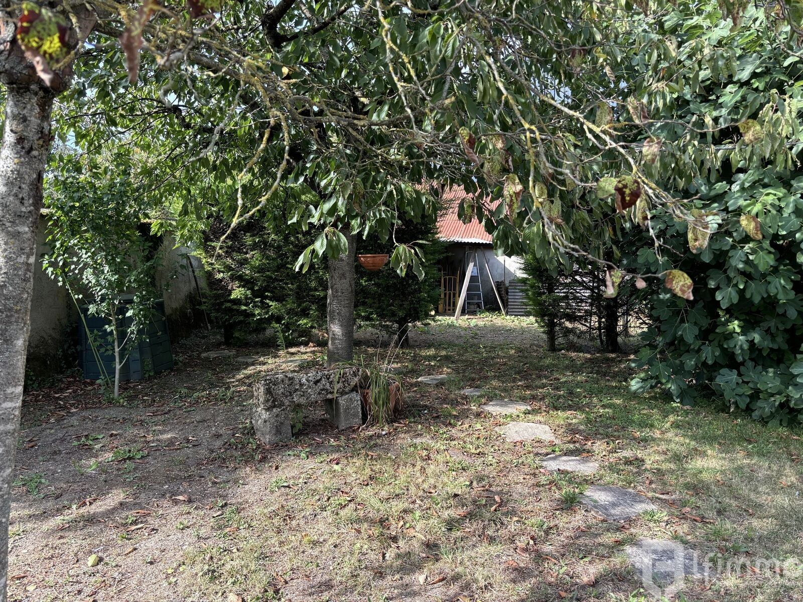 Jolie Maison pleine de charme à rénover  à Sours - Img 2454