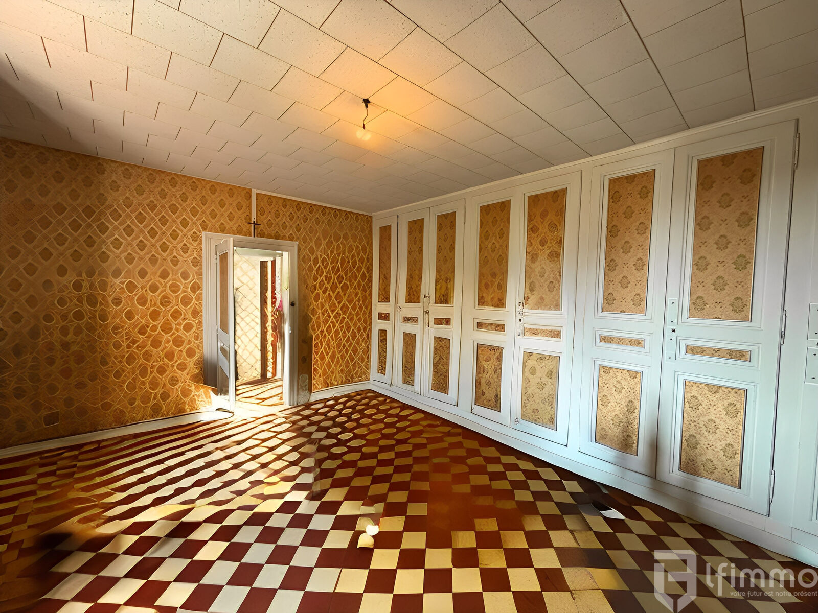 Jolie Maison pleine de charme à rénover  à Sours - Img 2449 - furniture removed - 0