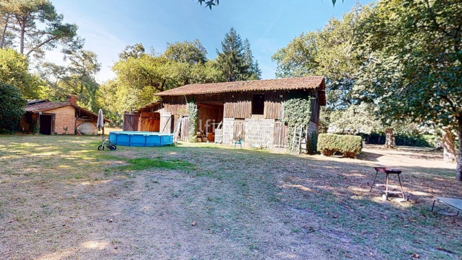 Maison familiale avec grange et vaste terrain  - Maison-familiale-08042025 165133