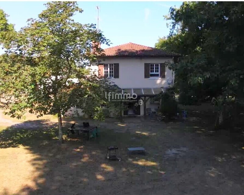 Maison familiale avec grange et vaste terrain  - 2