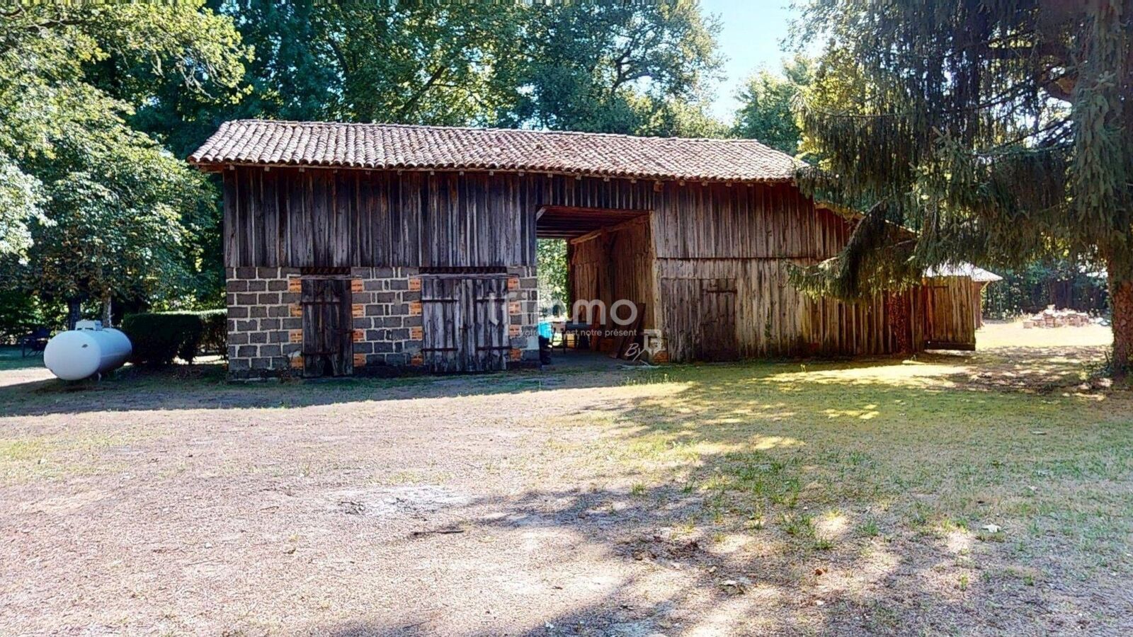 Maison familiale avec grange et vaste terrain  - Maison-familiale-08042025 171143