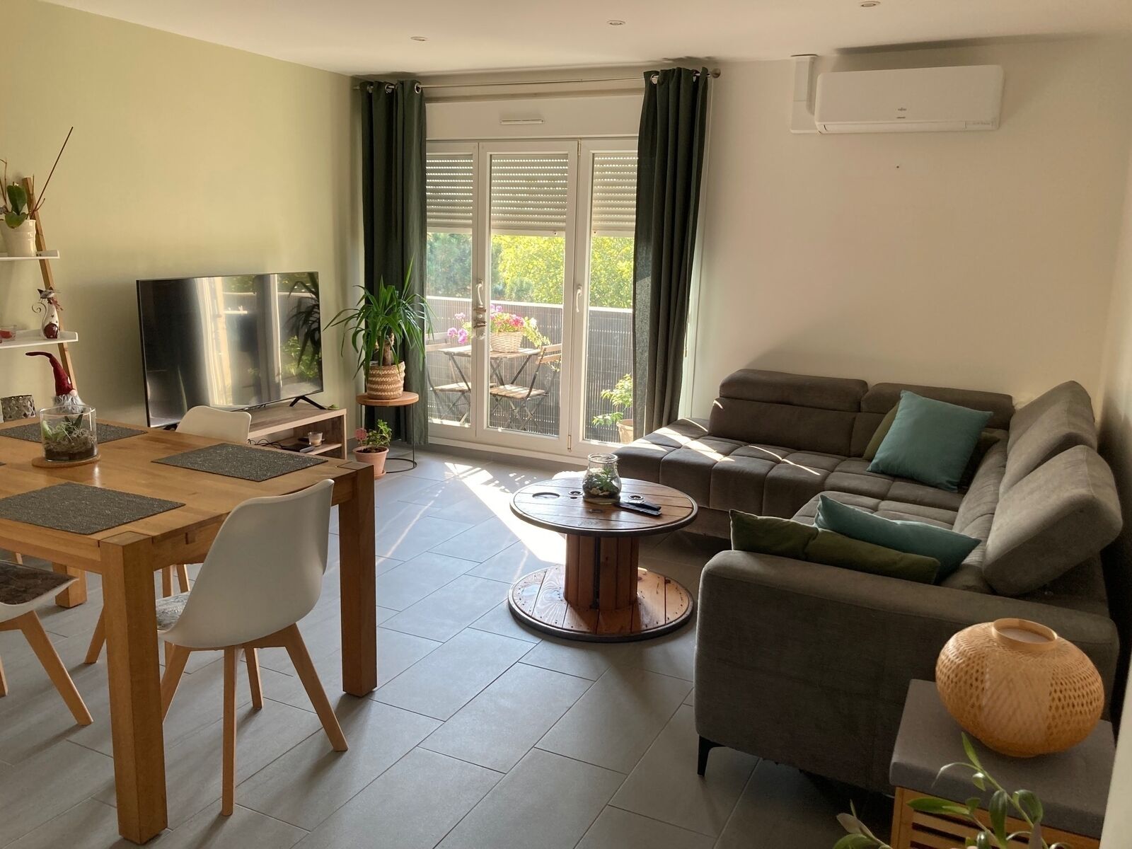 Appartement F3, très lumineux, Proche des commerces. - Photo 1