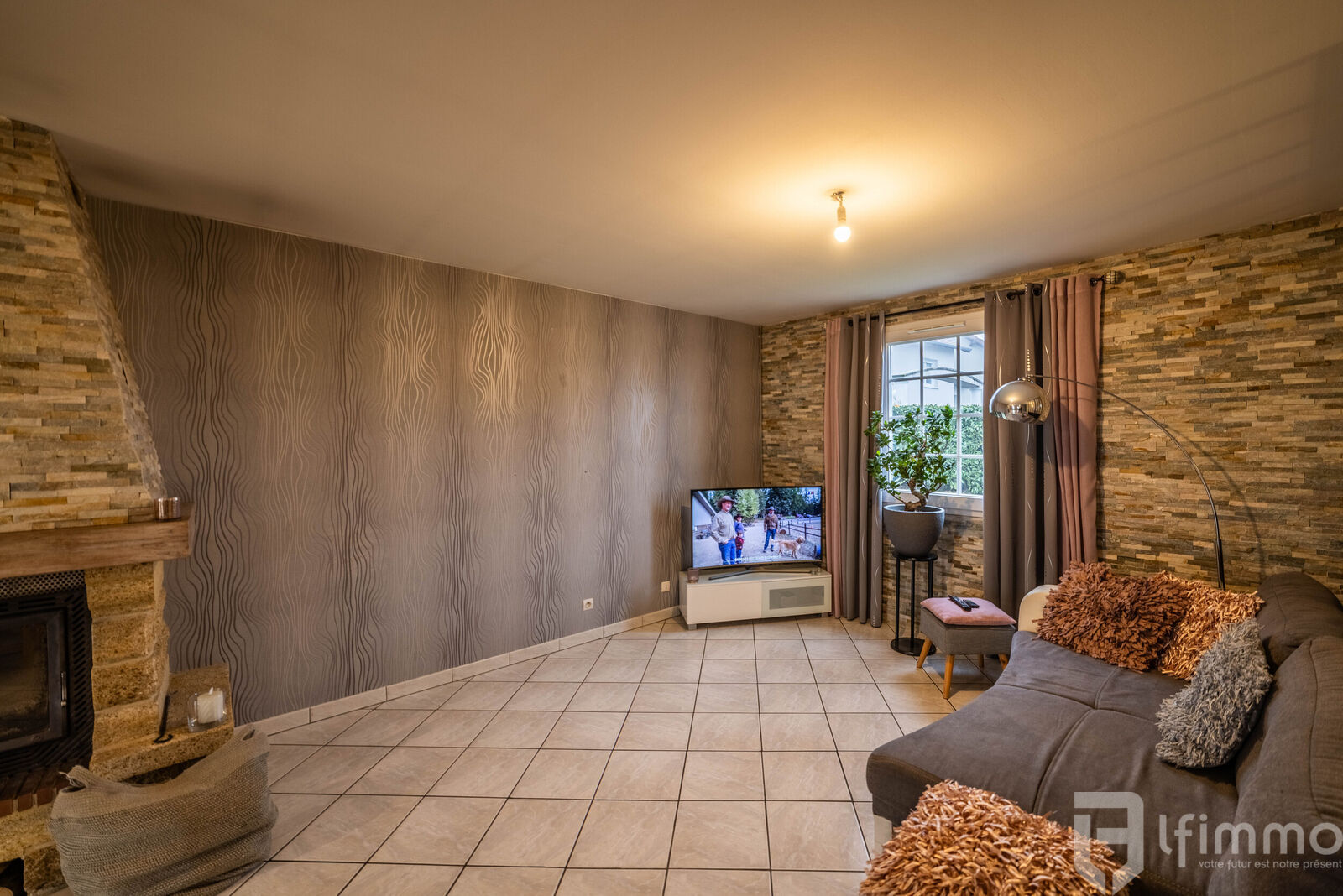 Sous Compromis : Maison de Plain-Pied, dans un Quartier Résidentiel. - B6c1d24c-f38c-4211-a3a9-1480690b0e7a