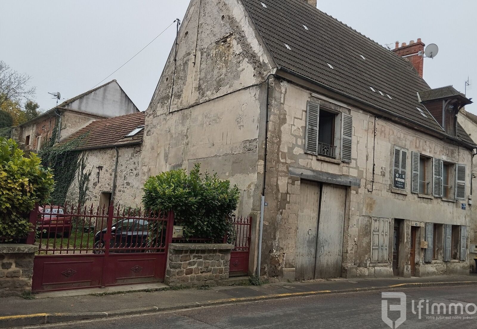 Investissement  Rentable- 2 maisons et un appartement  221 m²  - Lourdez 13