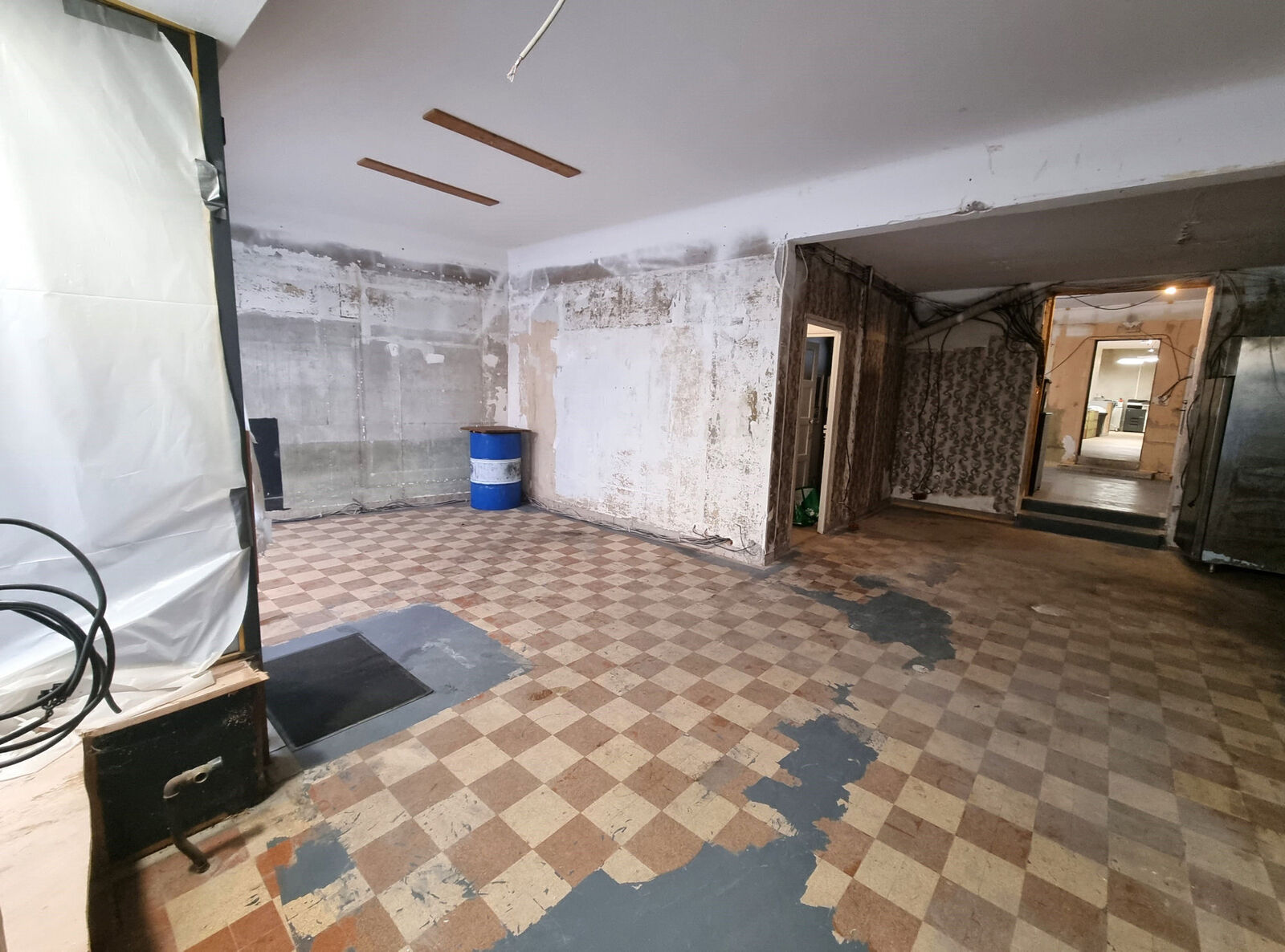 Local commercial centre ville Melun - 2000x2000-orientation-0deg  3