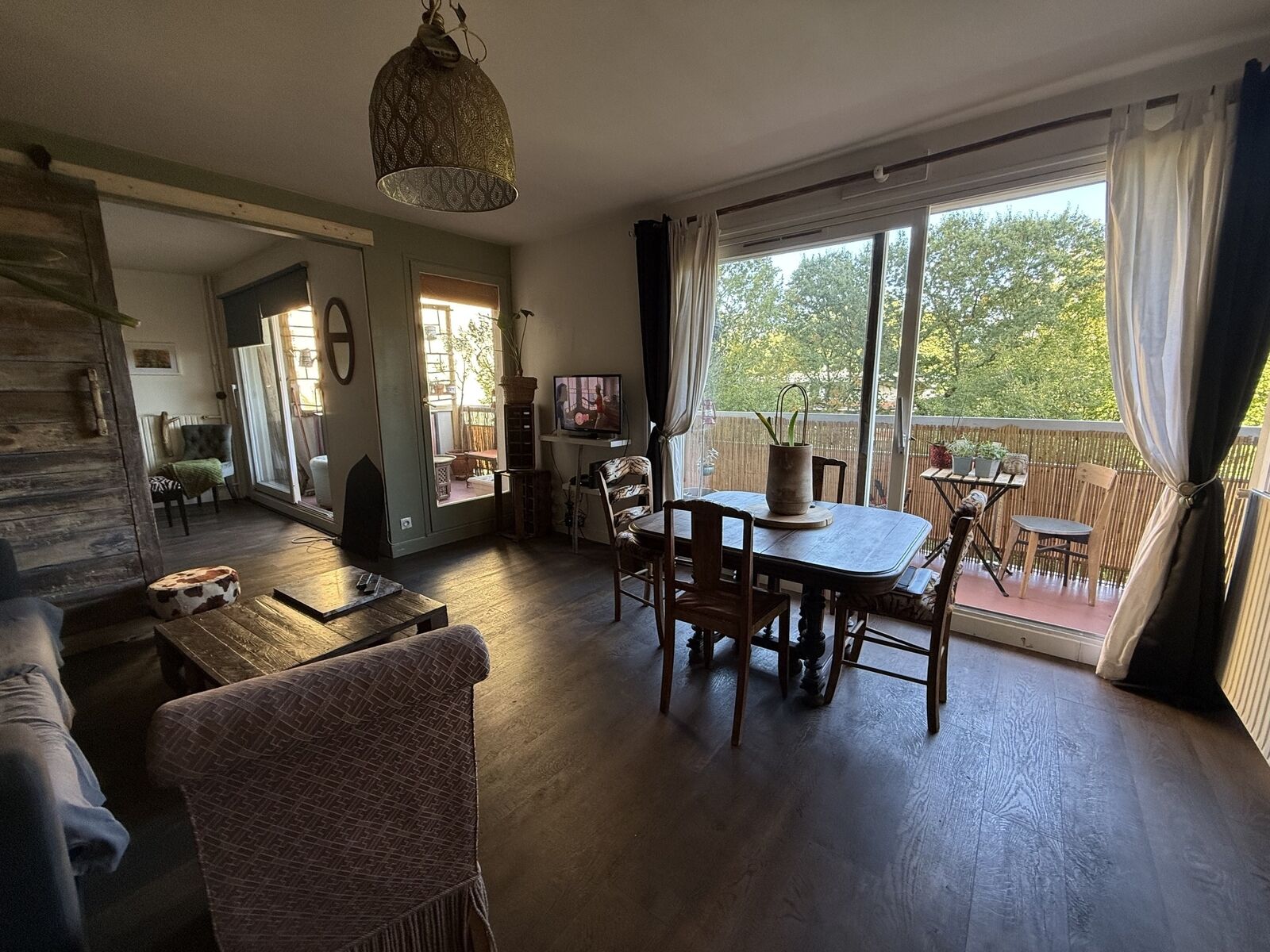 superbe F3 dans la verdure - Img 0446