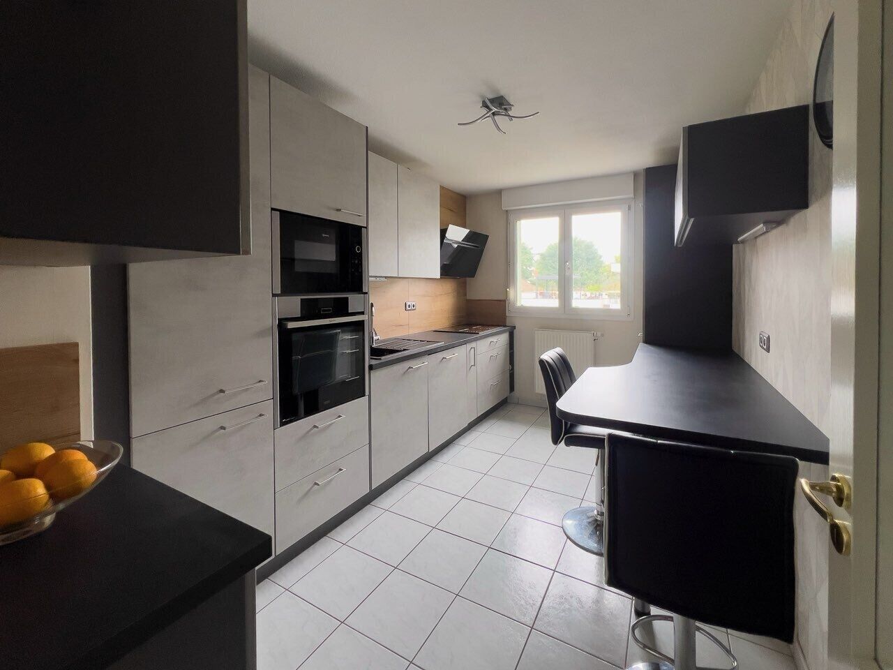 Appartement 3 pièces avec balcon, grand garage et cave - Img 20241023 193919