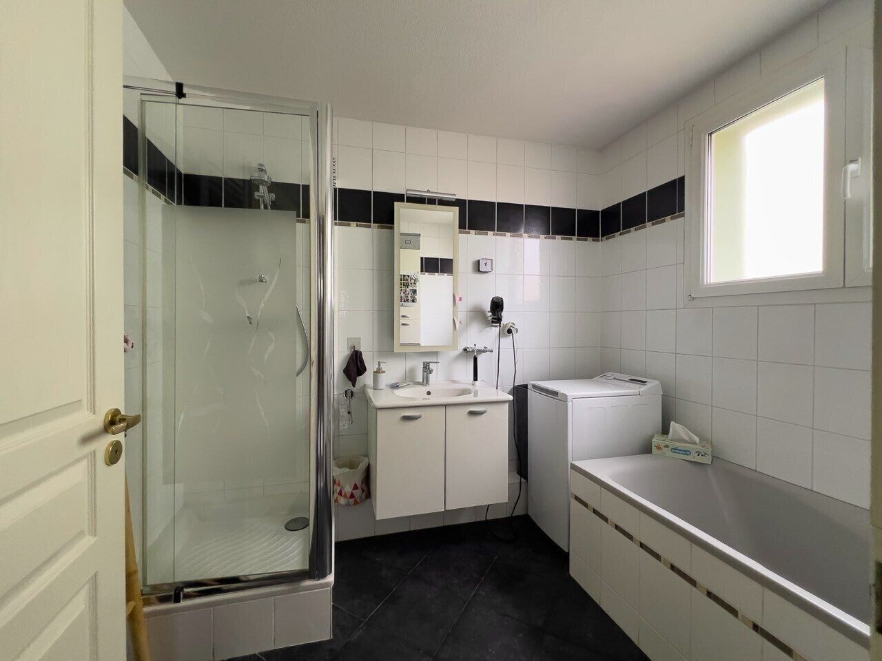 Appartement 3 pièces avec balcon, grand garage et cave - Img 20241023 193938