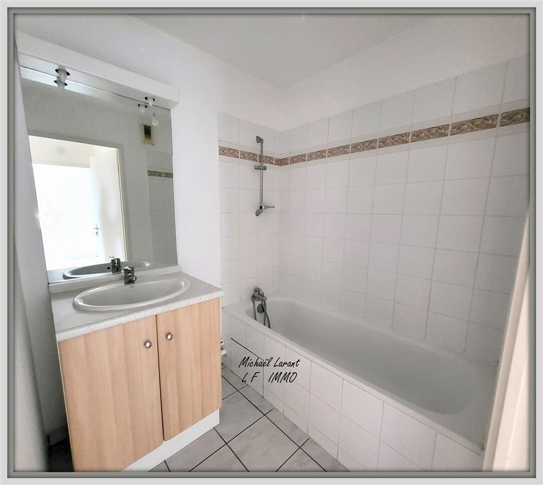 Eysines Appartement T3 avec parking et piscine - 20241023 101527-001