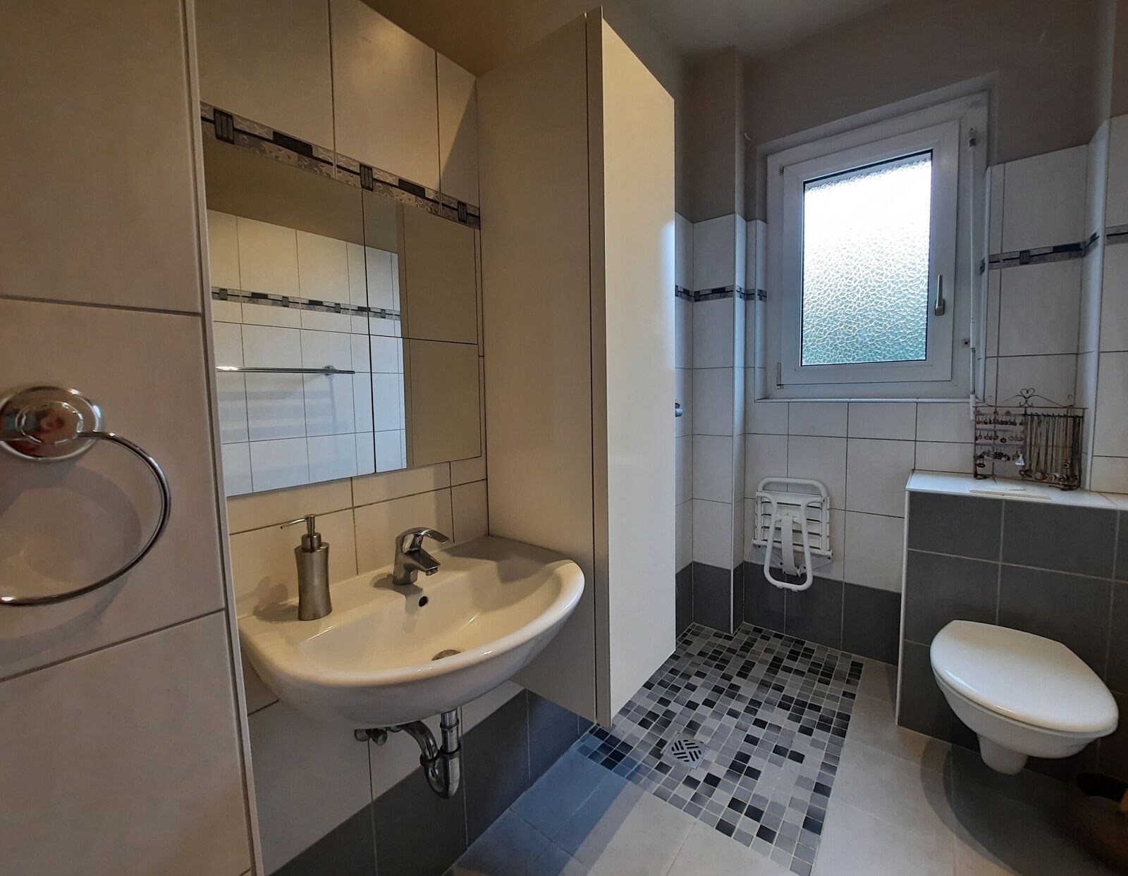 Chaleureuse maison de 7 pièces de 168 m² environ.  - 20241105 101829  2