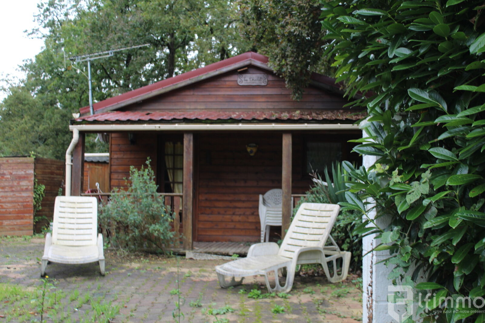 Terrain avec chalet - Img 3393