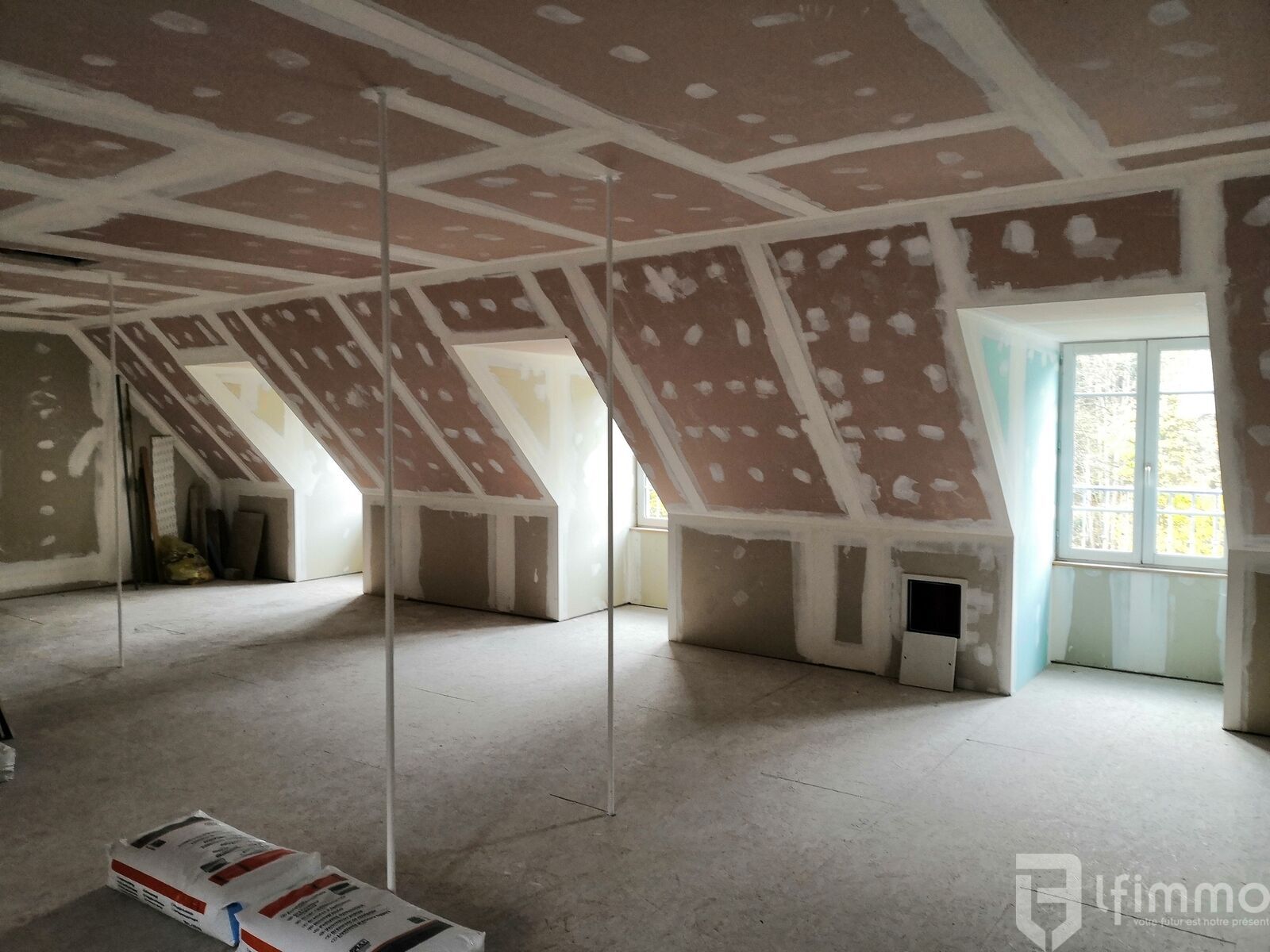 Trop tard ! Vendu ! - Prêt à achever avec 2,57m de hauteur sous plafond