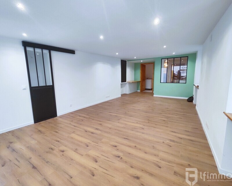 Local Commercial Entièrement Rénové – Thann (68800) - Accueil Bureau