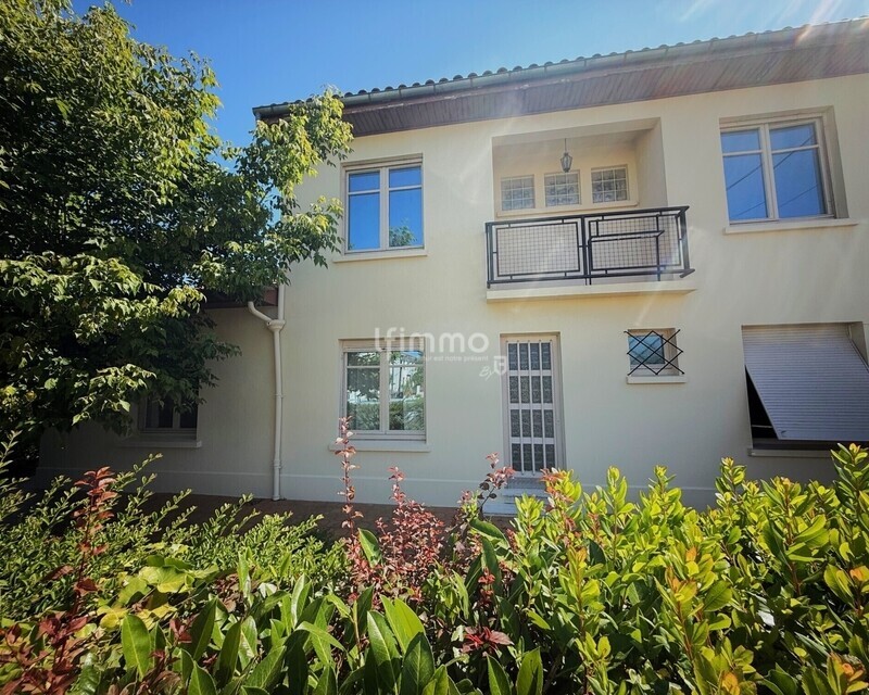 Maison avec garage et jardin au calme - Facade