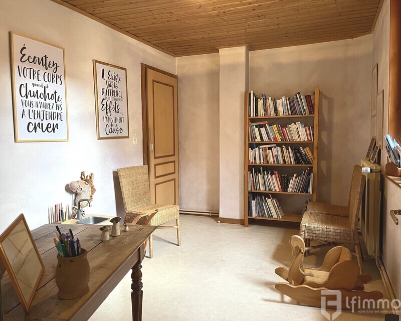 Immeuble de Rapport au coeur de Wintzeheim - A salle d attente 1er étage