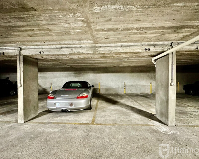 Vincennes- Rue de Fontenay- Place de parking 11,5m2 - Place de stationnement