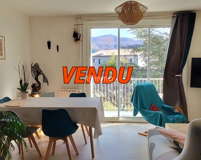 Appartement 3 pièces 2 chambres + balcon. - Maison de village 1 