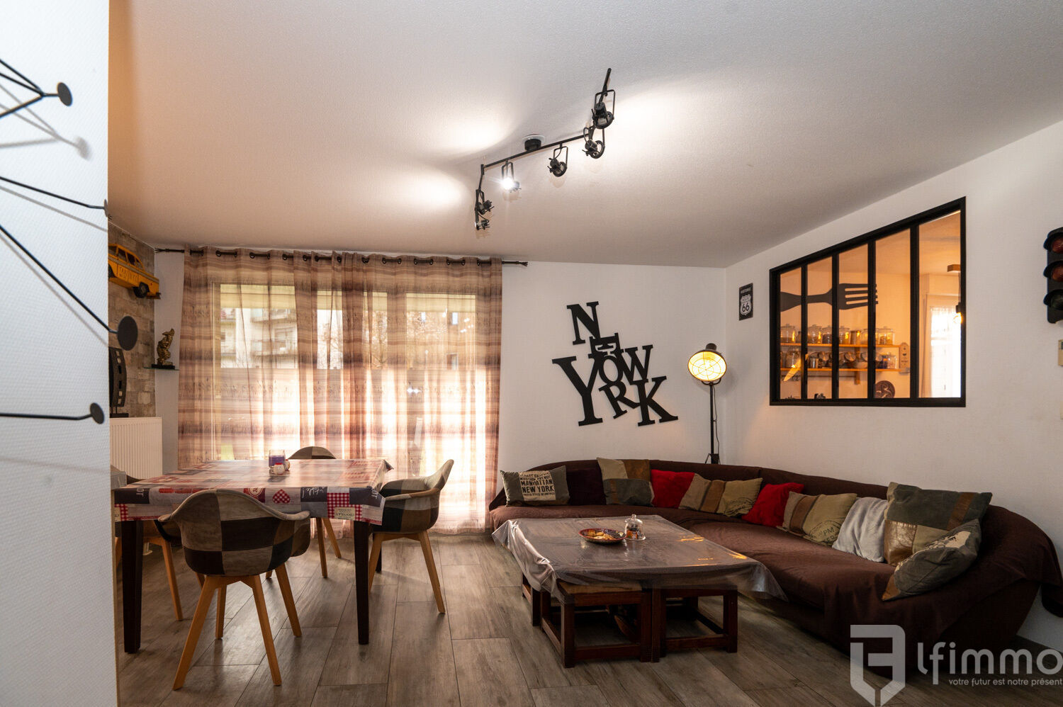 Chaleureux 4 pièces de 82 m² env. en rez-de-jardin - Séjour