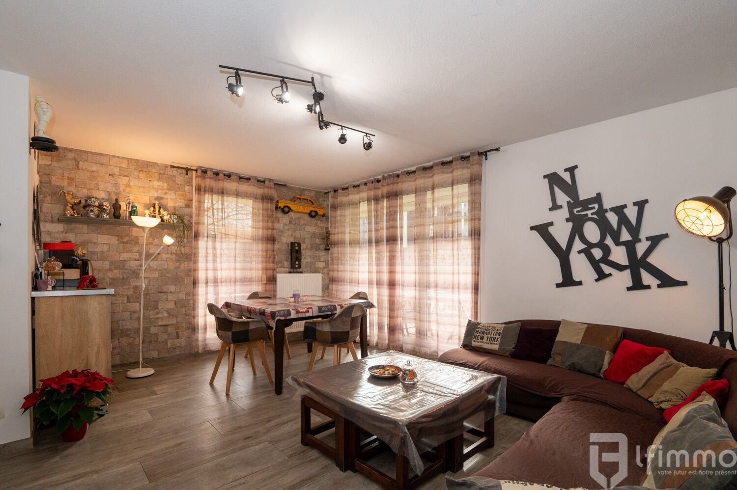 Chaleureux 4 pièces de 82 m² env. en rez-de-jardin - Séjour