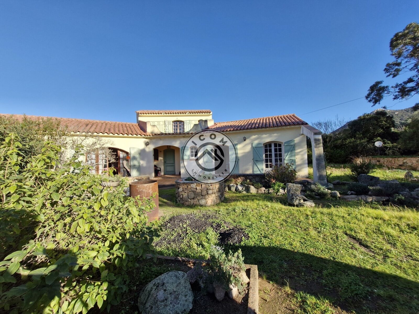 Figari : Maison à rénover avec grand terrain et vue montagne - 20241227 102845