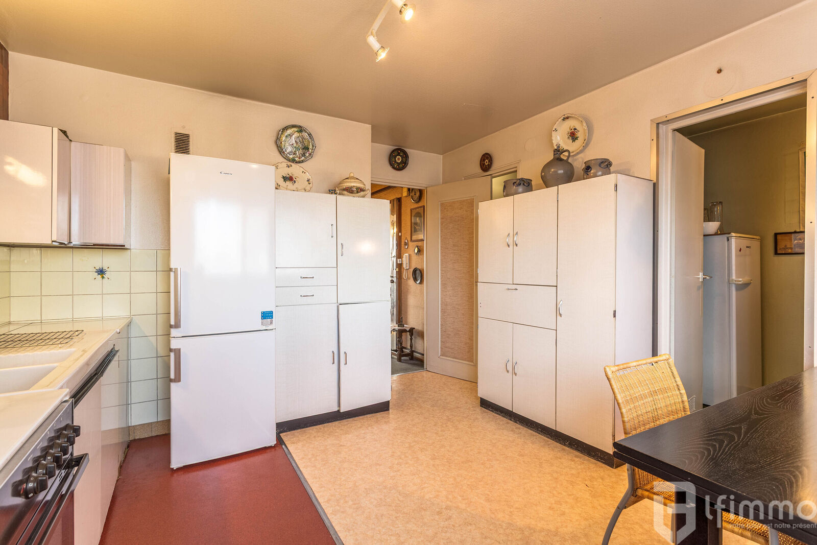 F 6 de 127 m² 4 chambres, balcon, cave, garage, - Residence jardin des roses  6 rue contades  cuisine  2