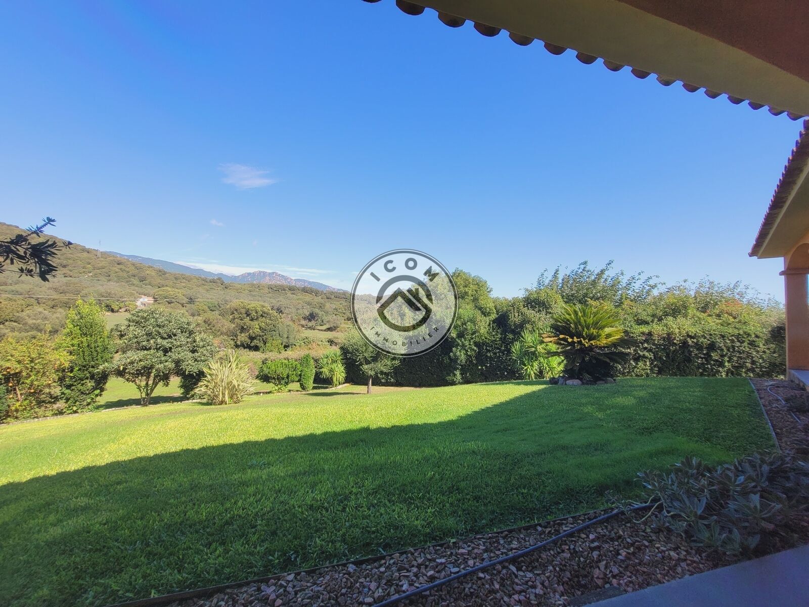 Propriété avec vue montagne et fort potentiel locatif - Vue montagne