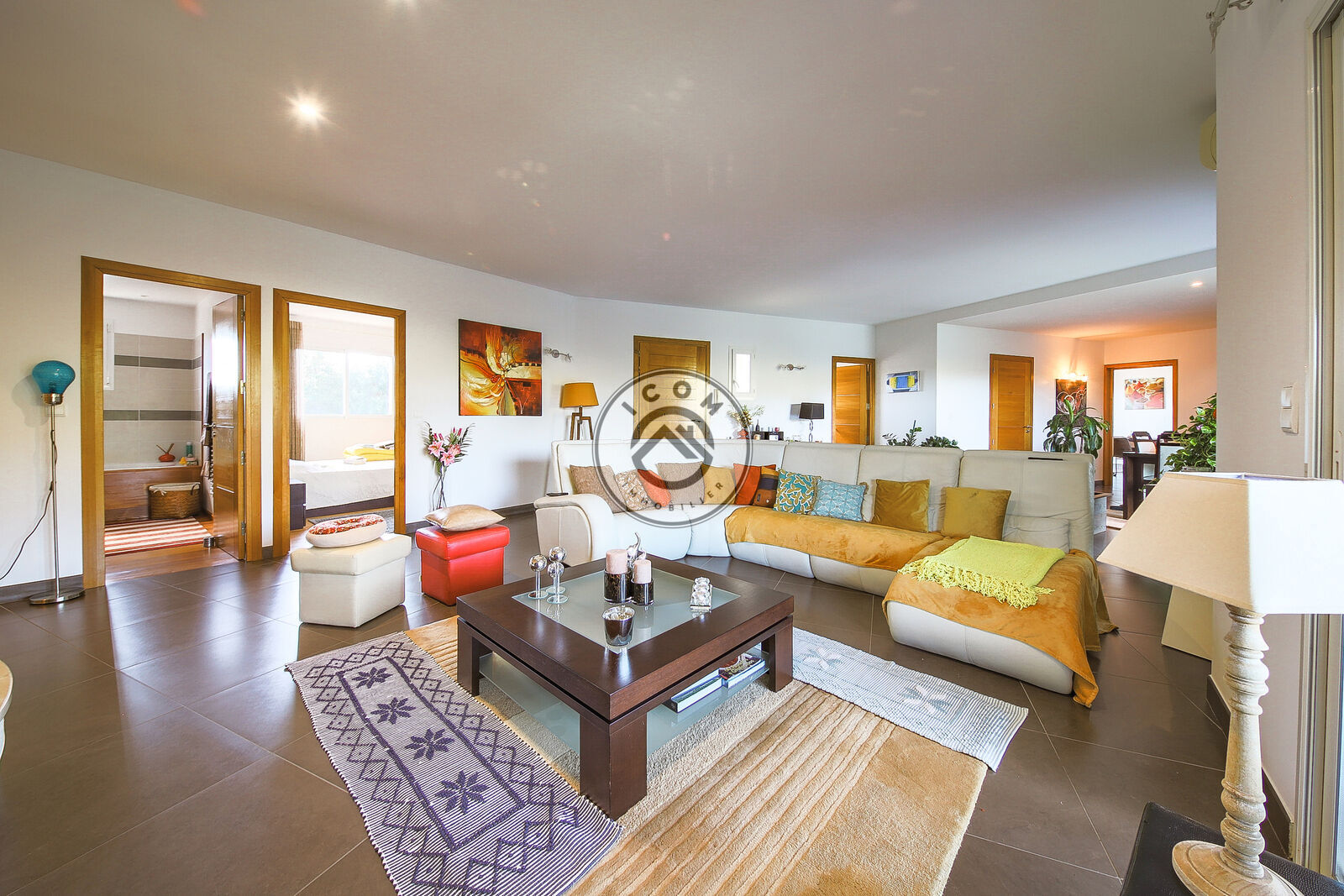 Propriété avec vue montagne et fort potentiel locatif - Salon-séjour