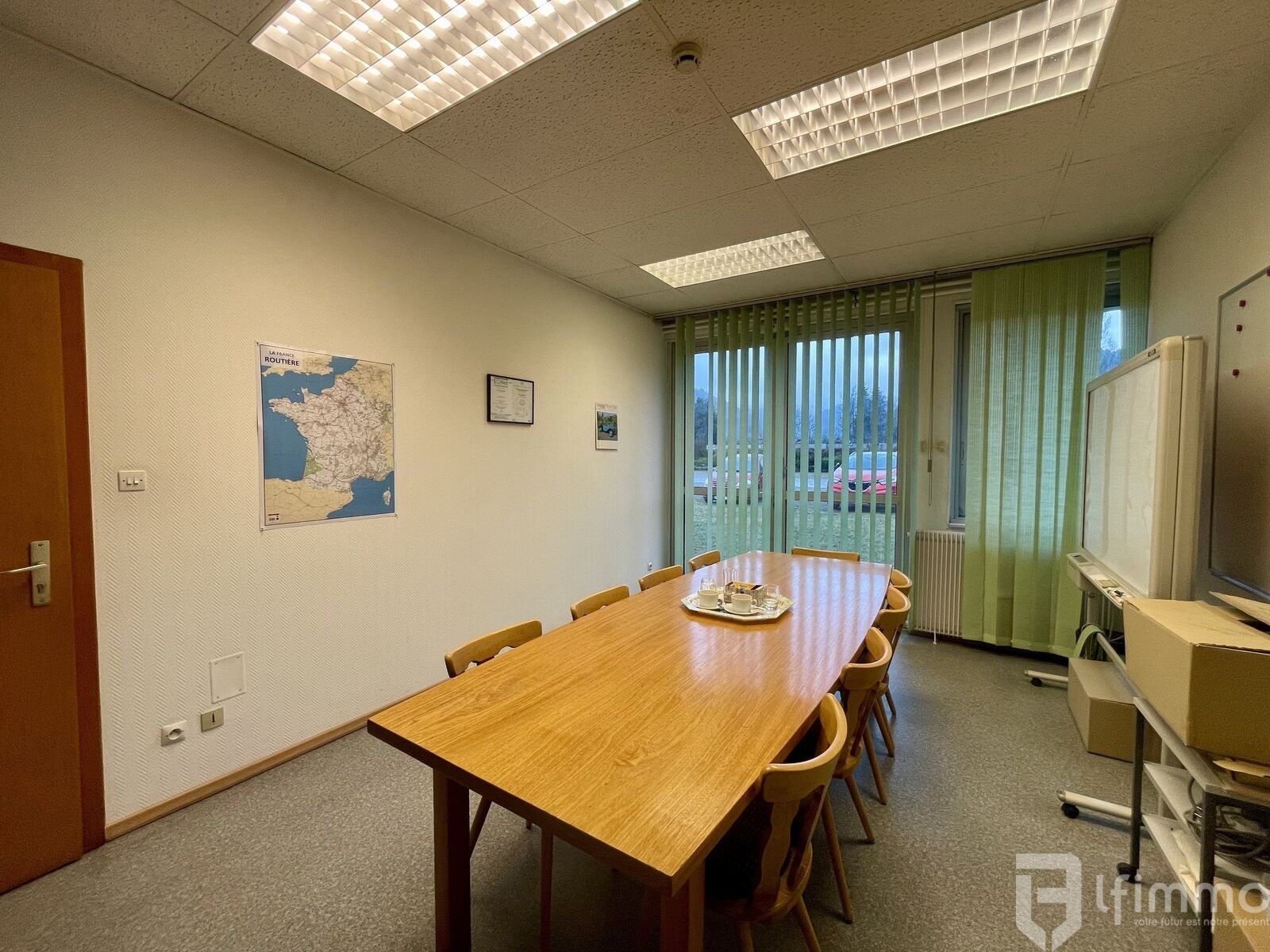 Bâtiment industriel de 1400 m2 sur 257 ares de terrain - Salle de réunion
