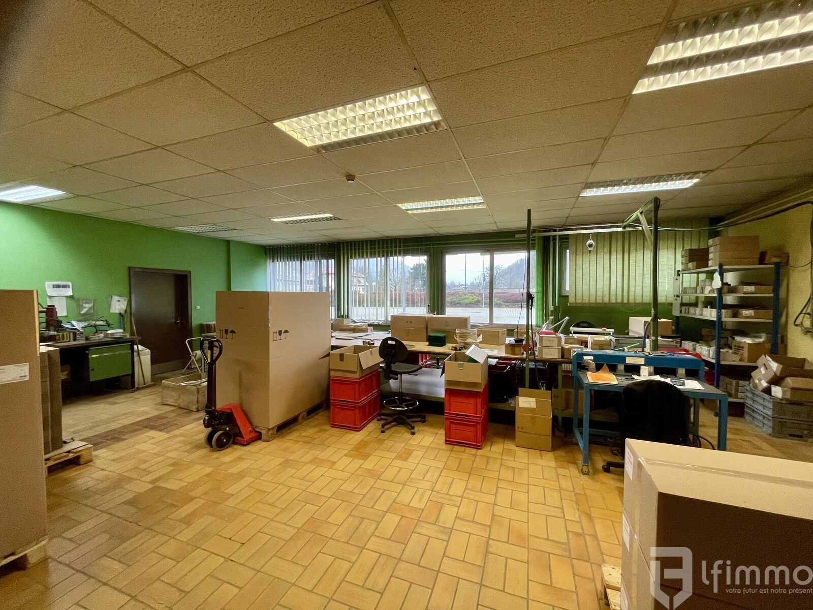 Bâtiment industriel de 1400 m2 sur 257 ares de terrain - Salle 1