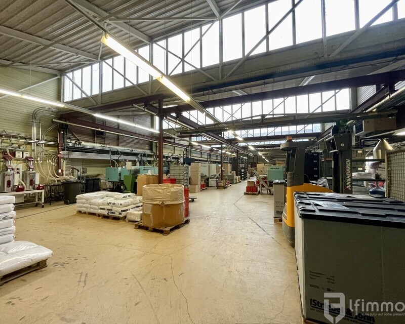 Bâtiment industriel de 1400 m2 sur 257 ares de terrain - Atelier