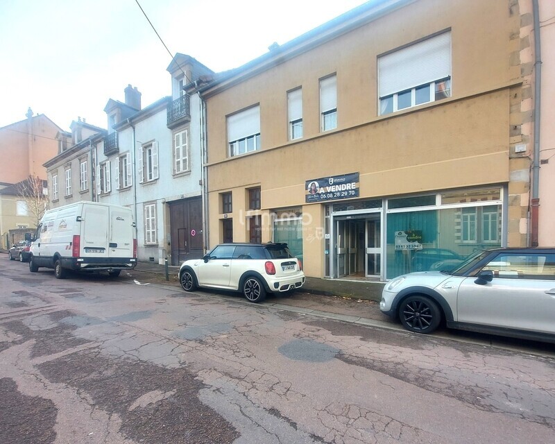 Maison d'habitation avec local commercial et 539m2 de terrain clos - Façade avant 1